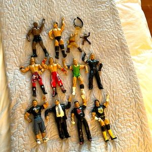 12 Action figurines with movable limbs